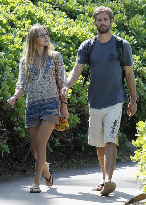 Paul Walker And His Girlfriend Out For A Walk In Maui Celeb Dirty Laundry