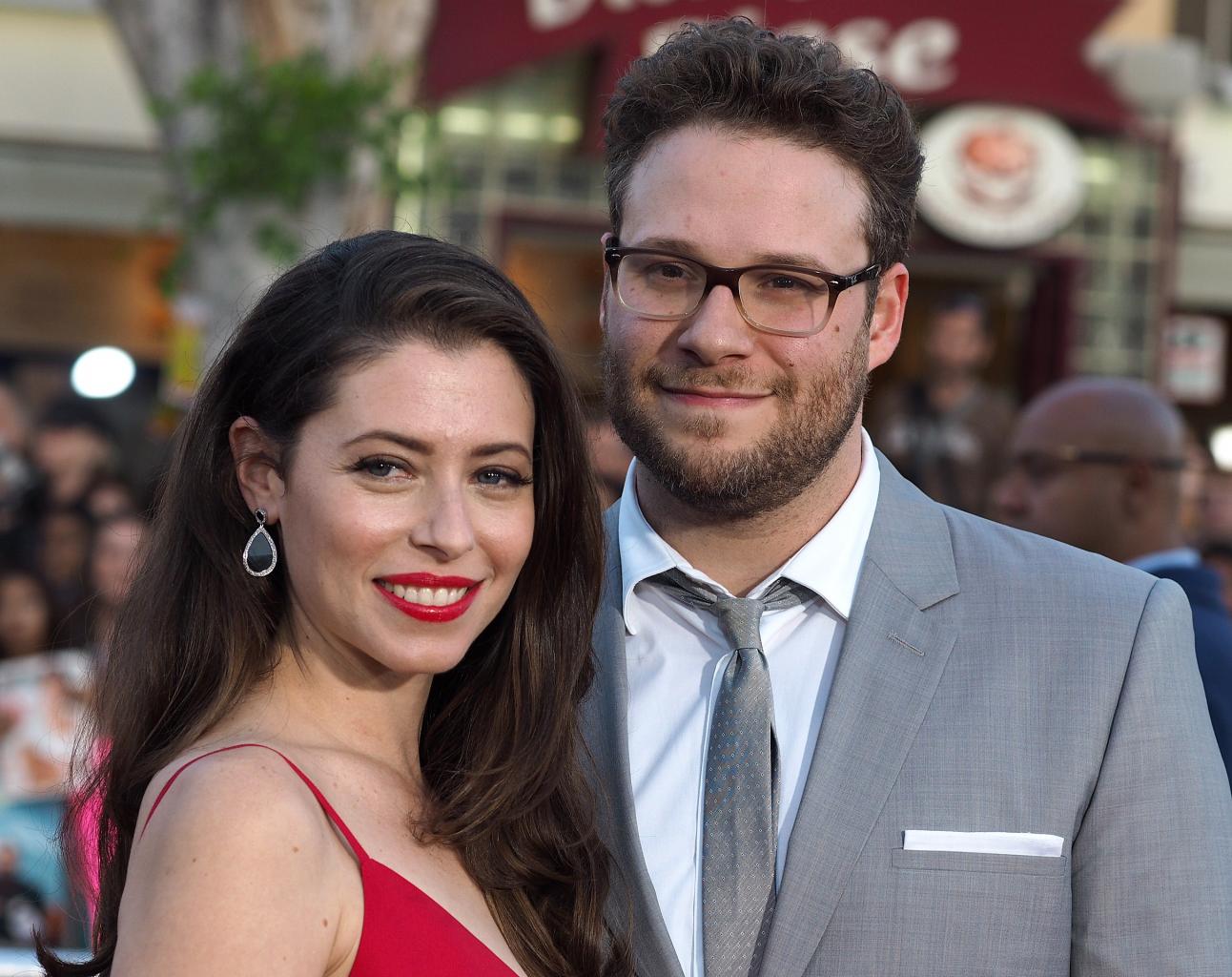 Seth Rogen & His Wife Lauren Miller Live A "Normal& CelebNest