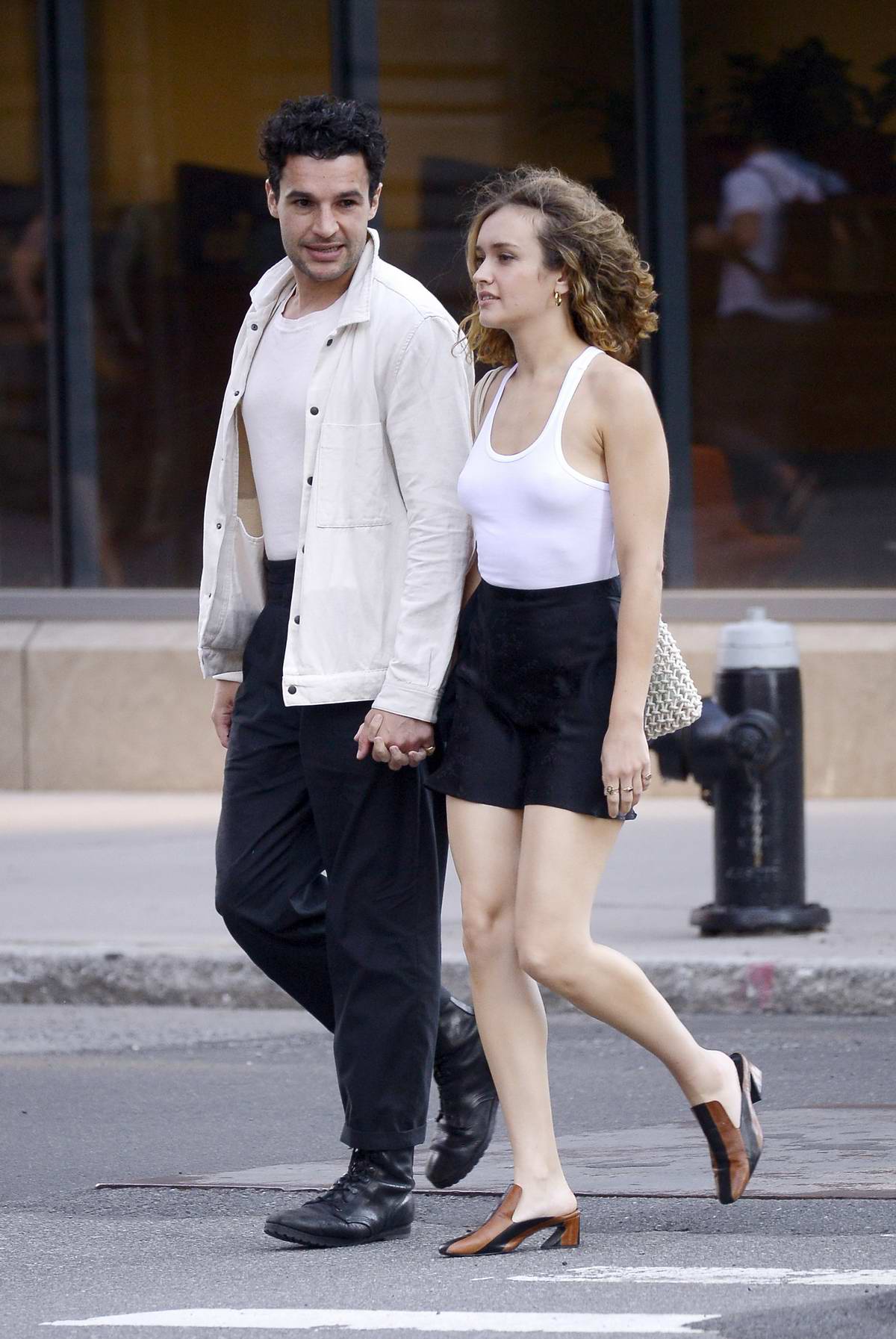 olivia cooke and boyfriend christopher abbott steps out for a romantic