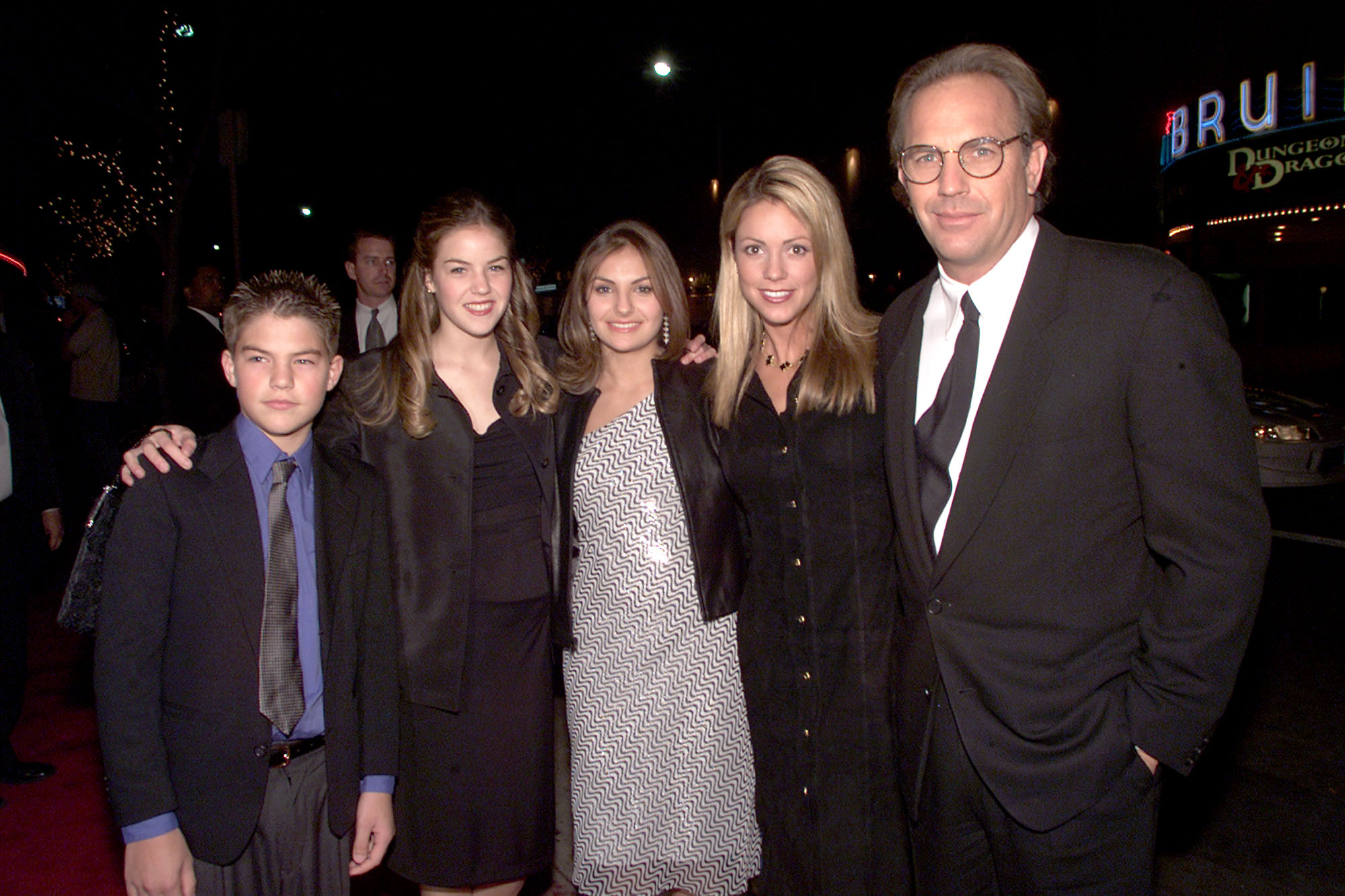 Kevin Costner's Children Meet The 7 Kids in His Blended Family!