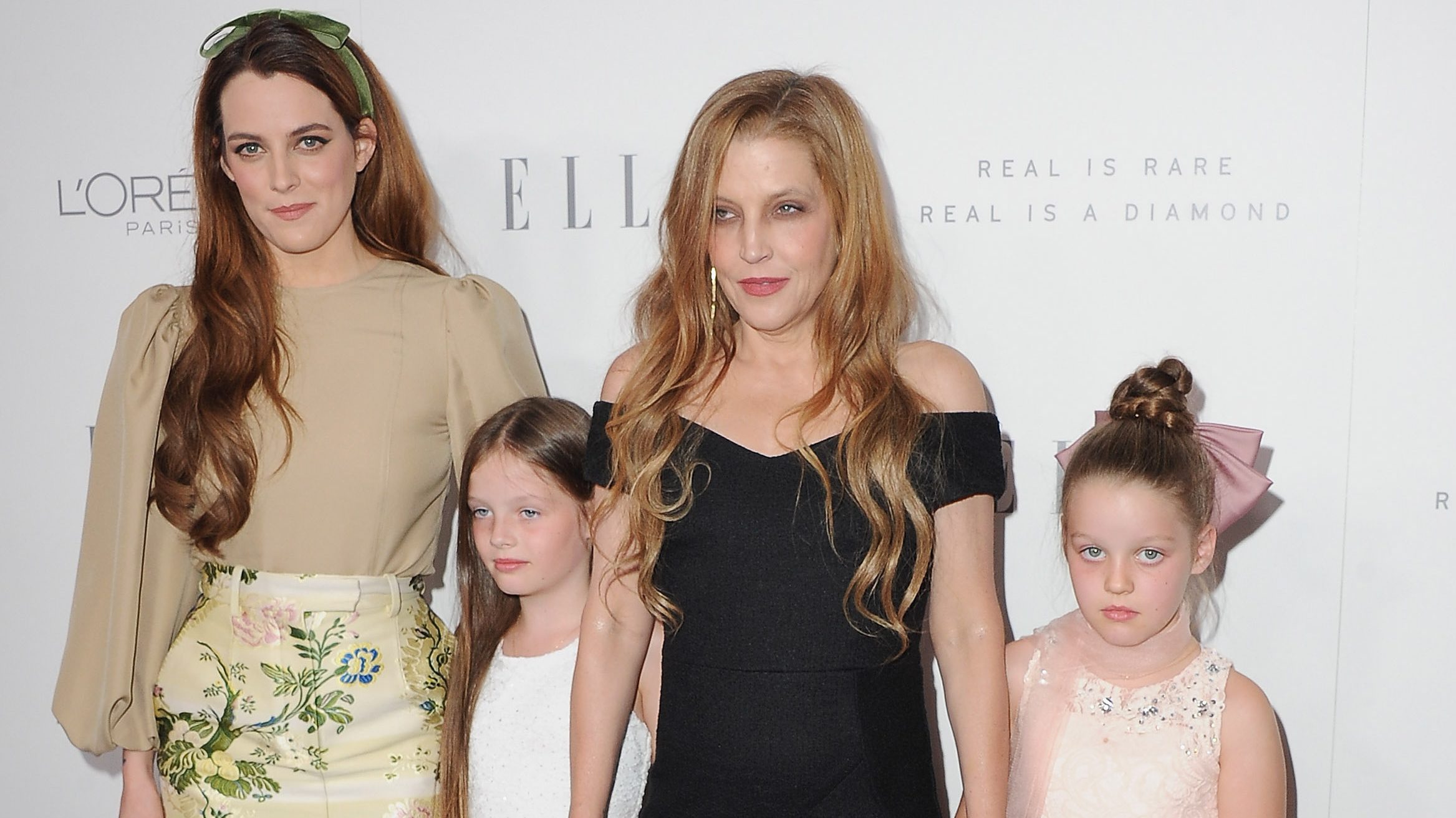 Lisa Marie Presley and Twin Daughters Spotted on Rare Outing Photos