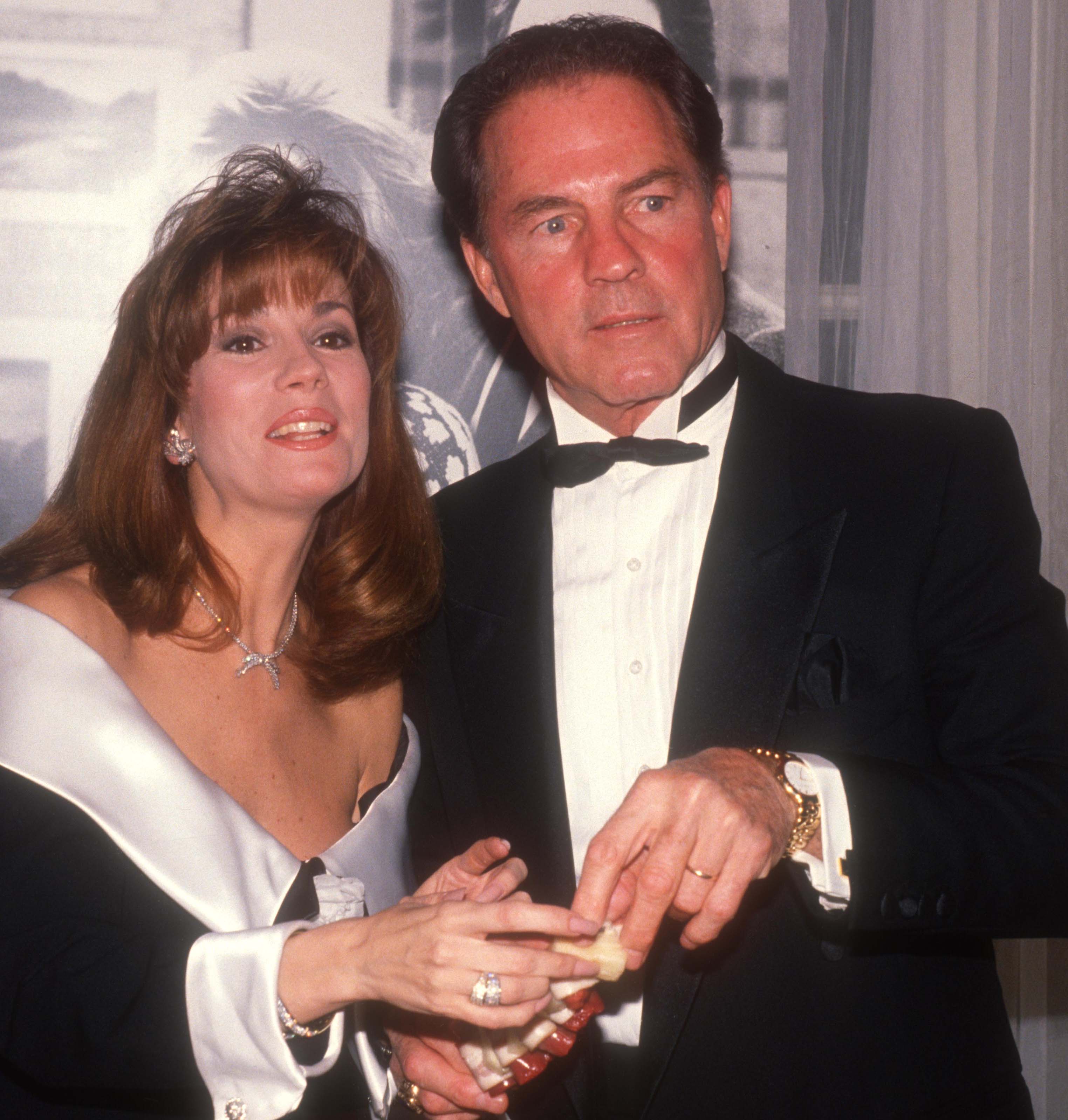 Kathie Lee Gifford and Late Husband Frank Gifford's Marriage Timeline