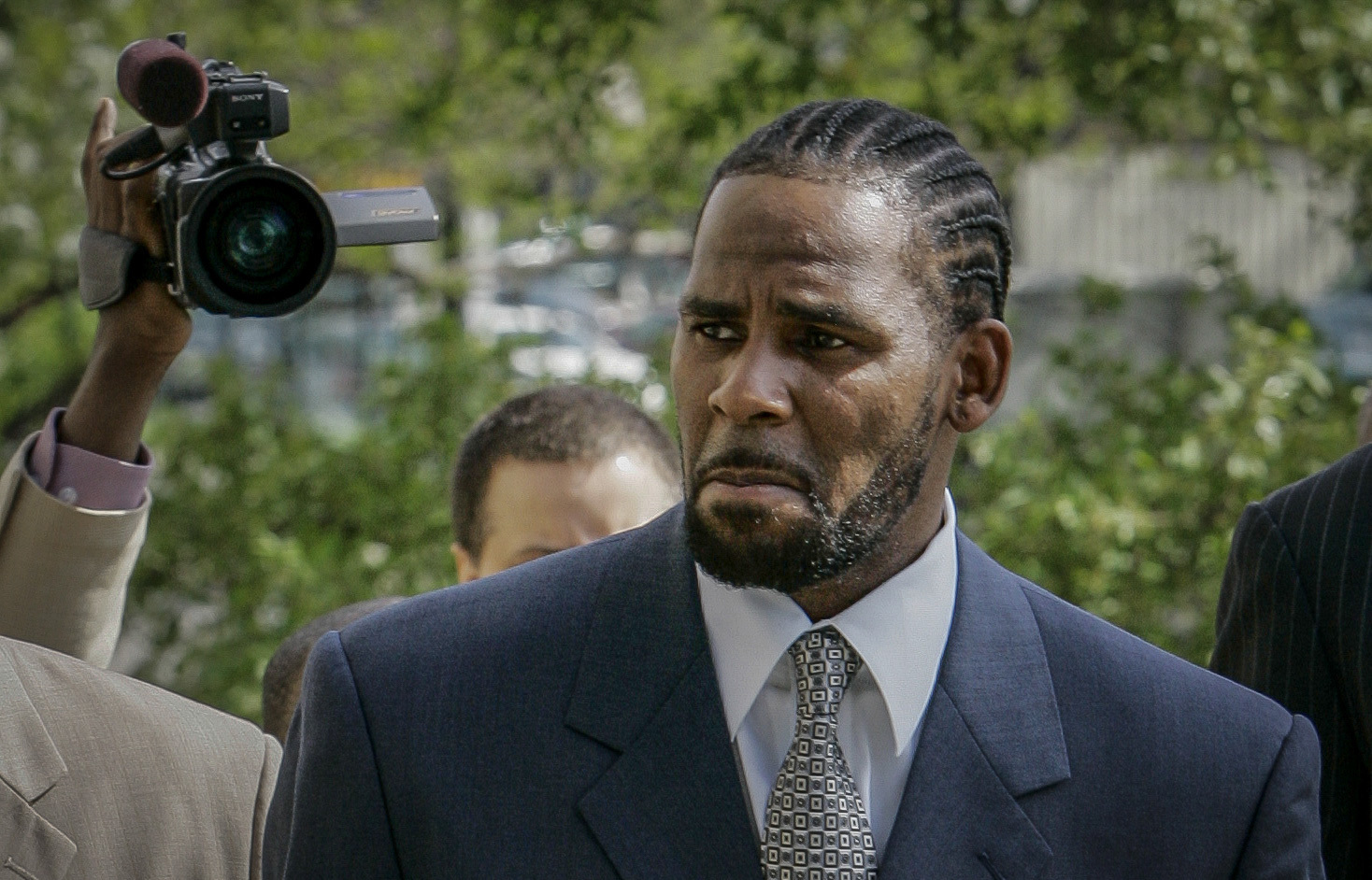 R. Kelly attorney seeks dismissal of sex abuse, child porn charges in