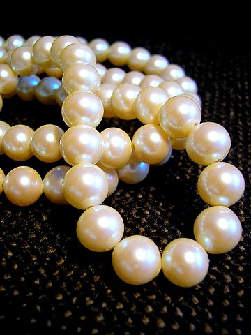 Difference Between Freshwater and Cultured Pearls