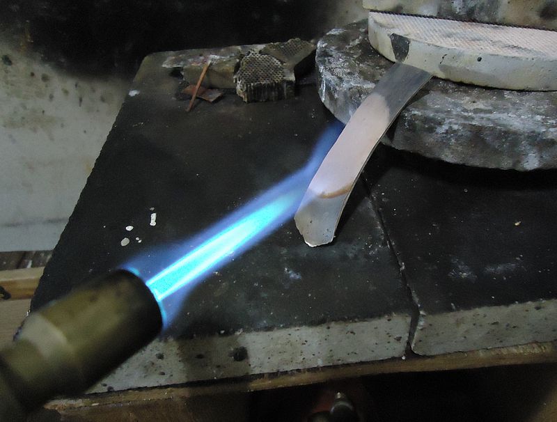 difference between heat treatment and annealing