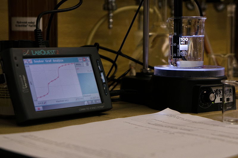 Difference Between Potentiometric and Conductometric Titrations