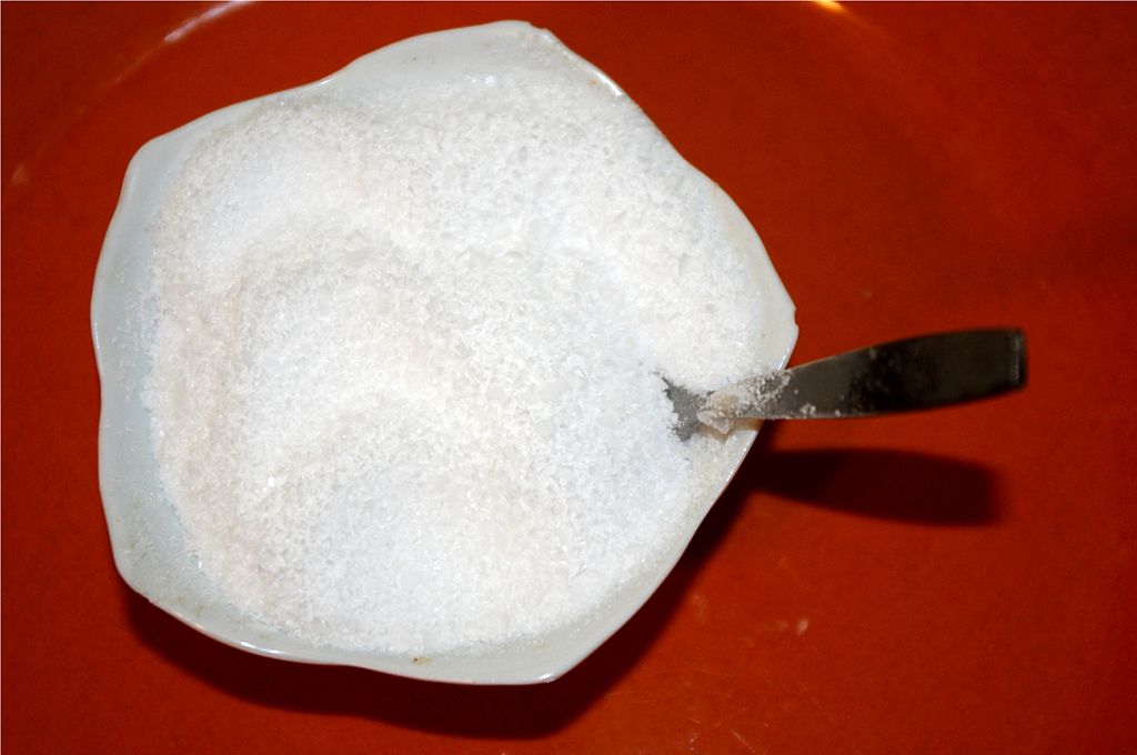 Kosher Salt and Table Salt - Side by Side Comparison 