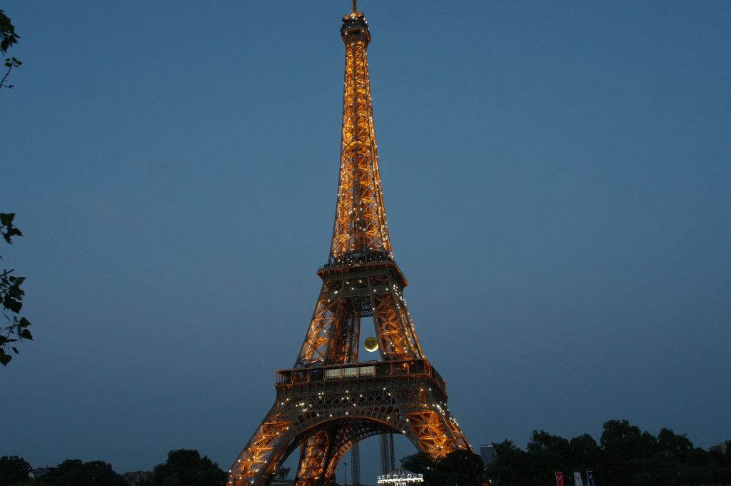 Best Tips & Ideas For Photographing the Eiffel Tower at Night 14 Eiffel Tower illuminations