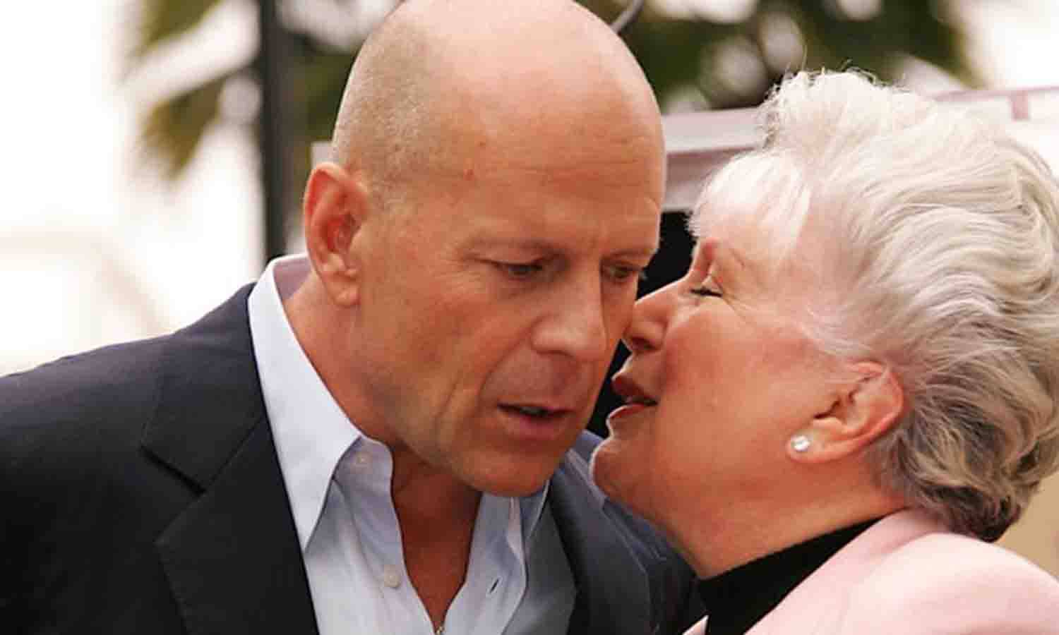 El sufrimiento de Marlene Willis la madre de Bruce Willis mira con