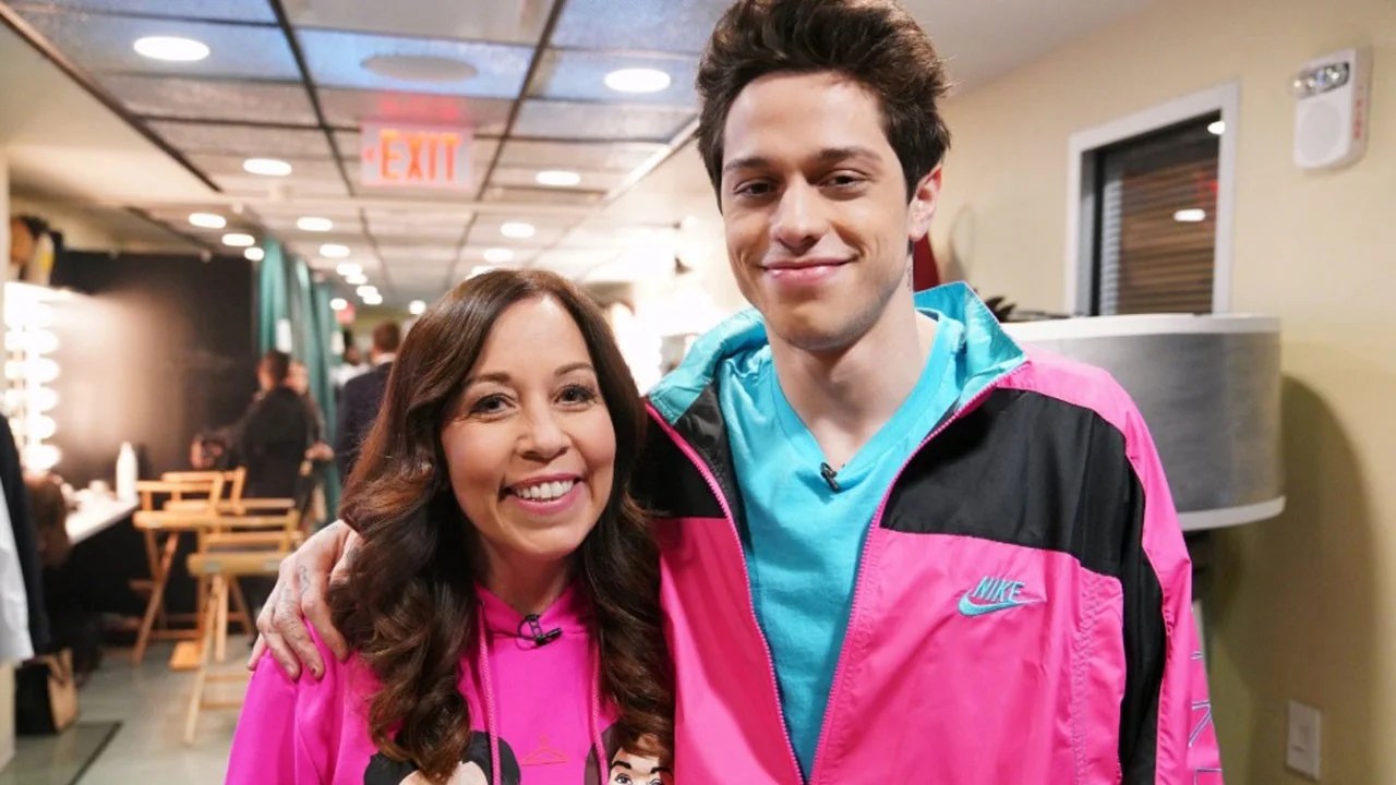 Pete Davidson Opens Up About Living With His Mom During 'Saturday Night