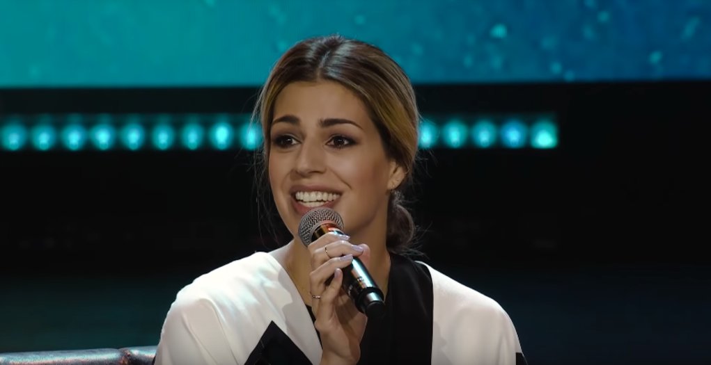 Lead Singer of Hillsong Compares Her Song Writing Process to Something