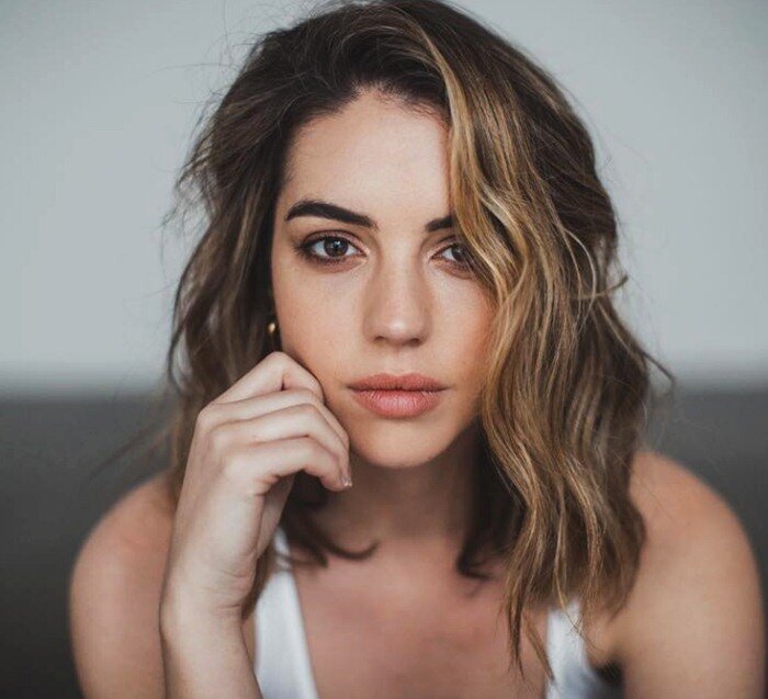 Adelaide Kane Height Age Weight Measurement Wiki Bio & Net Worth
