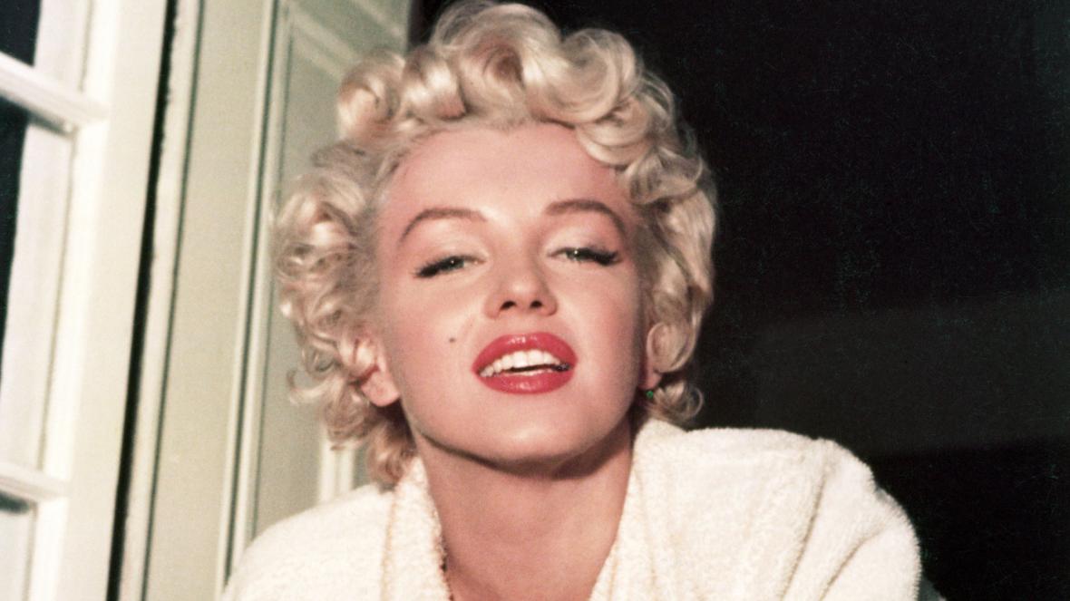 Marilyn Monroe's Body Measurements Including Breasts, Height and Weight Famous Breasts