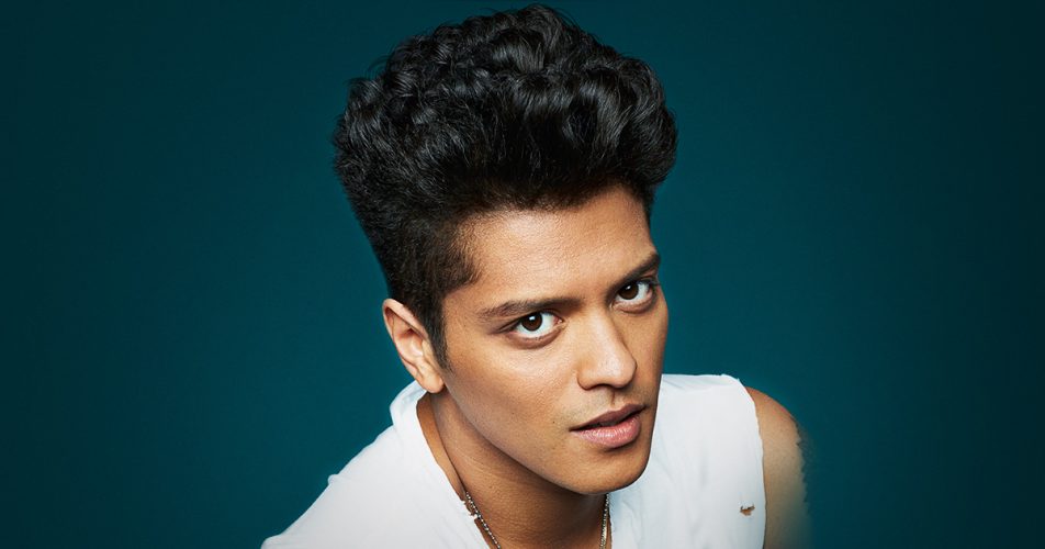 MomentoBrunoMars ¿Sabías que Bruno Mars imitaba a Elvis cuando niño