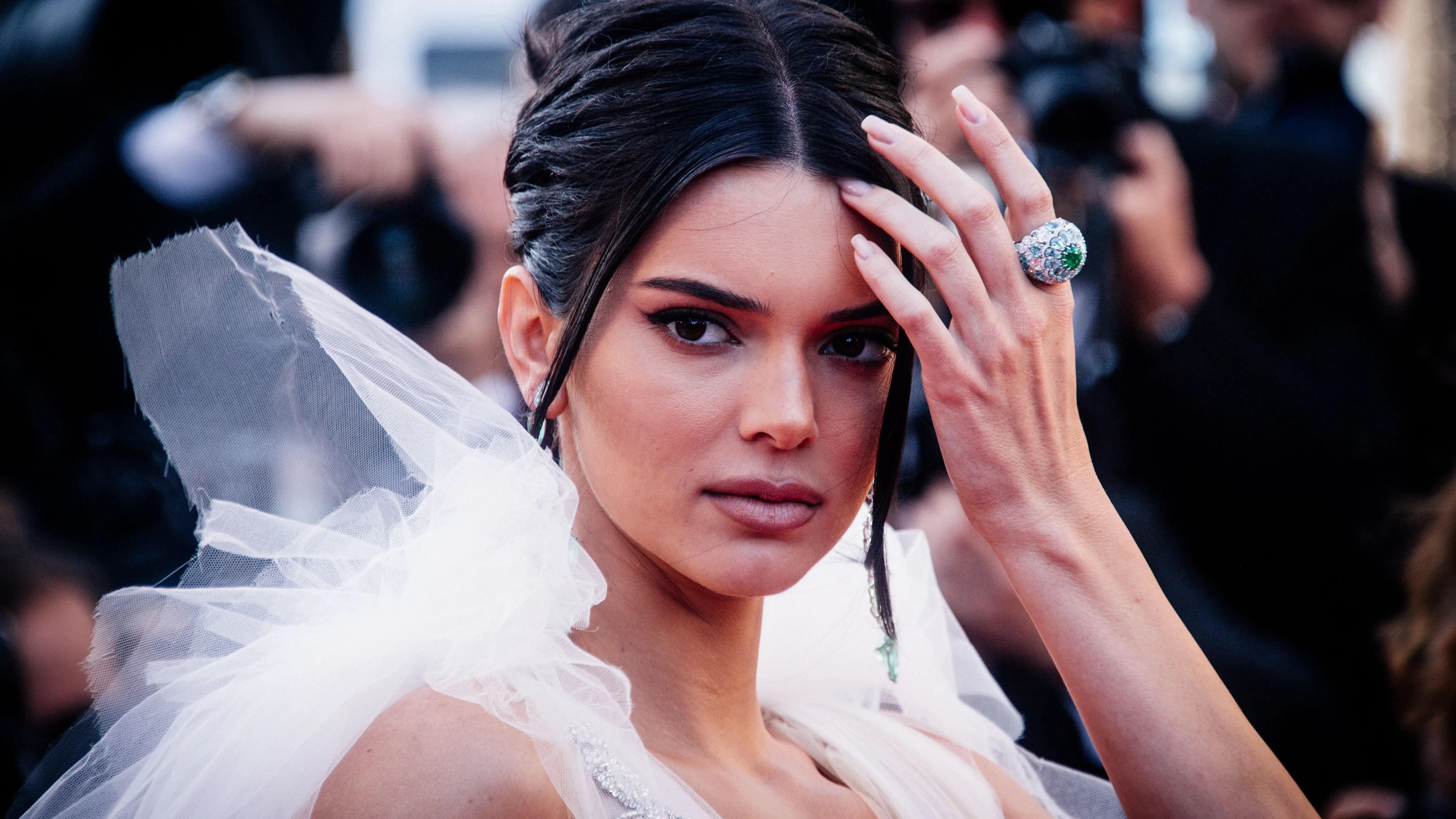 Kendall Jenner's nude photos are leaked, Twitter bodyshames her