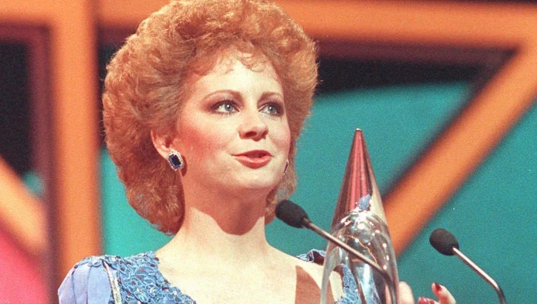 55 photos Reba McEntire through the years