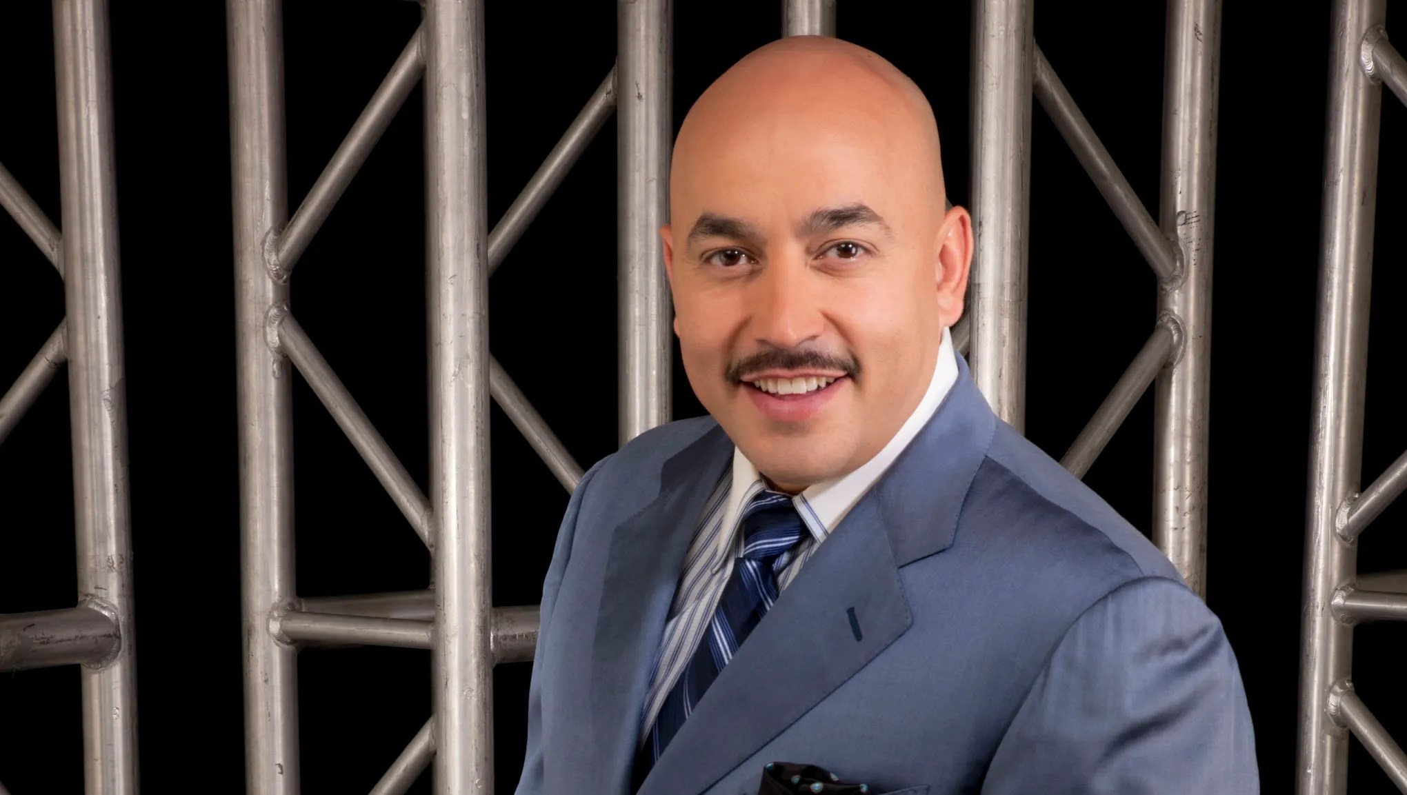 Lupillo Rivera vive la vida loca tras su divorcio