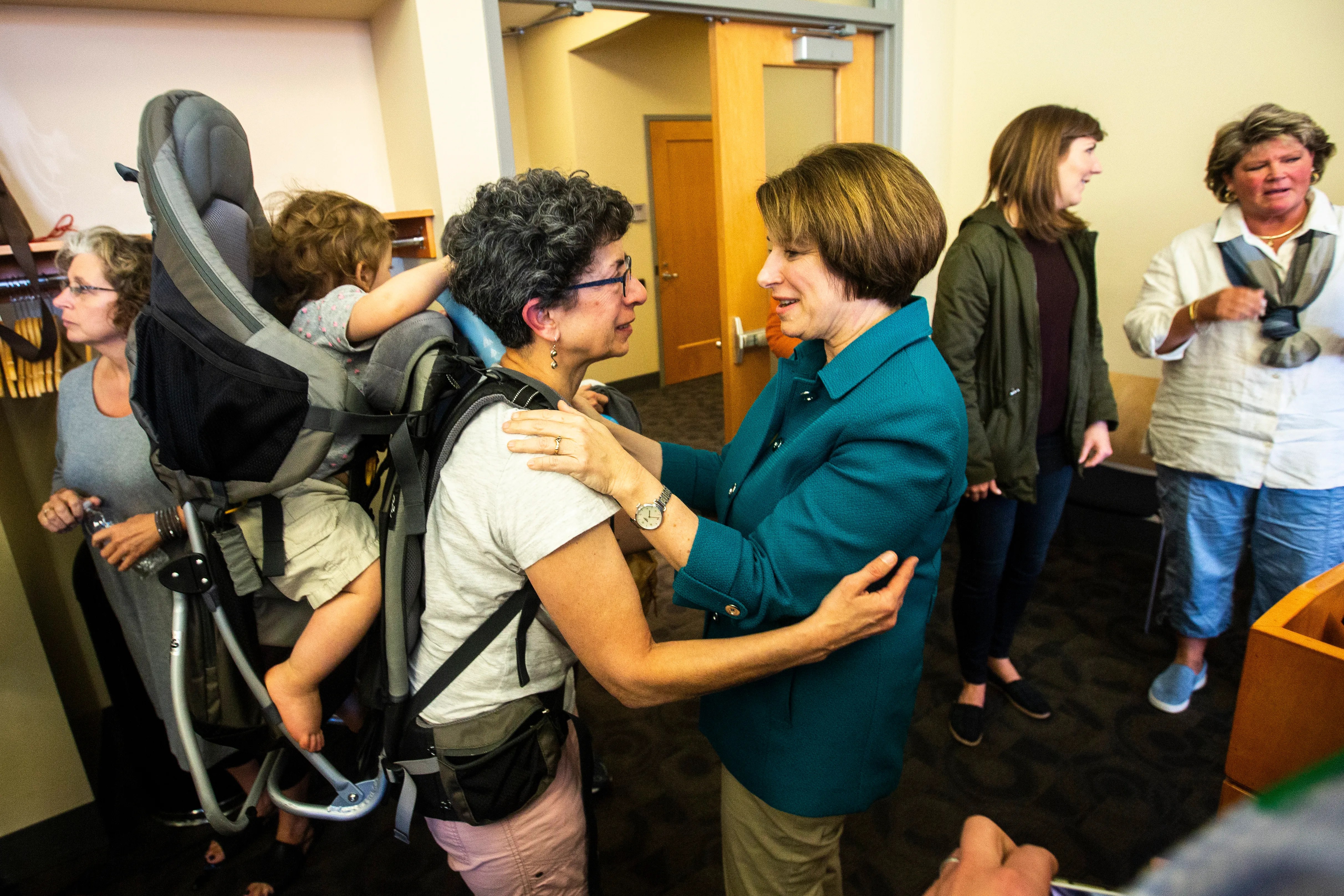 Iowa woman shares story of her daughter's addiction at Klobuchar event