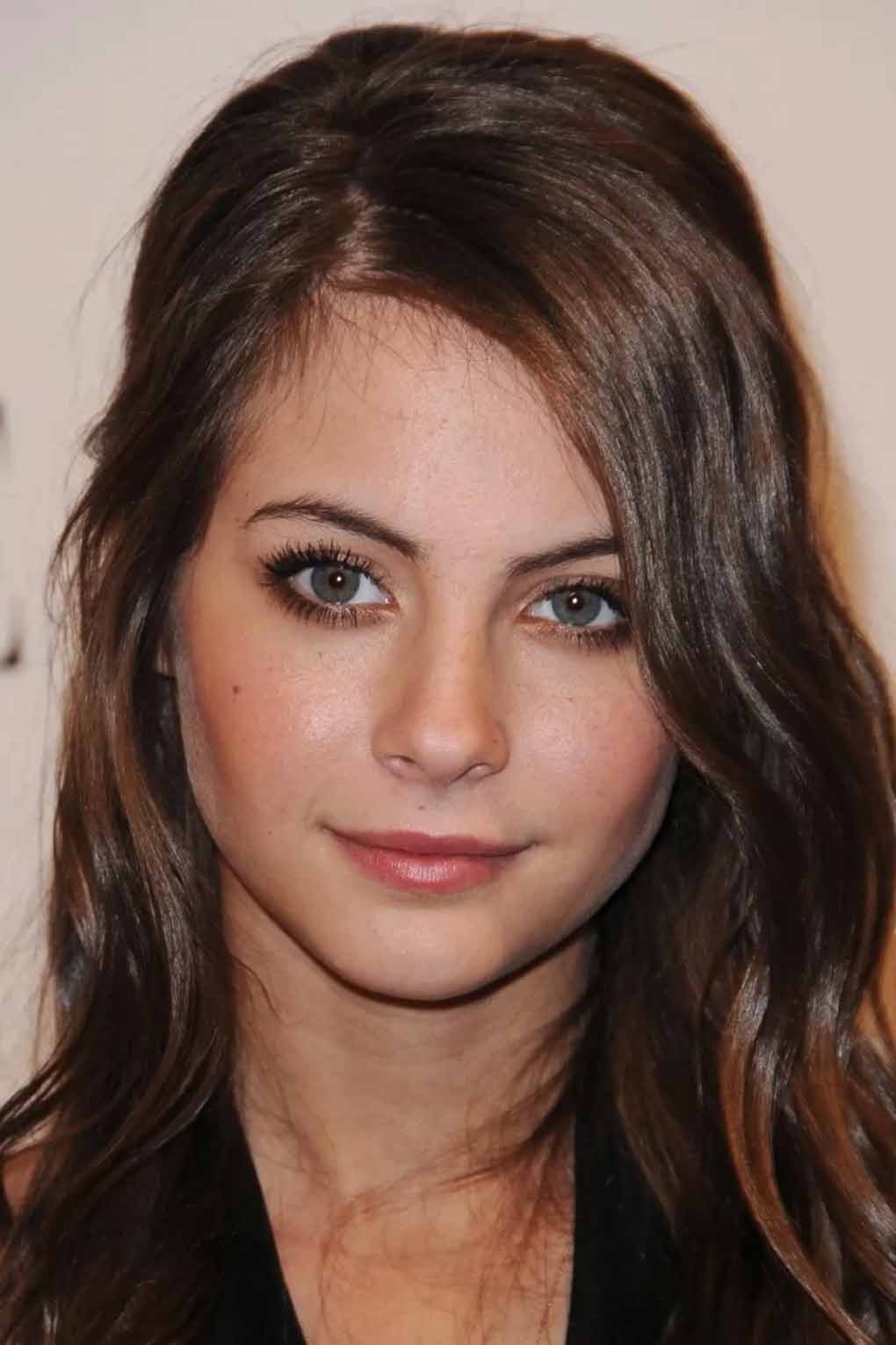 Willa Holland Measurements, Shoe, Bio, Net Worth, Relationship