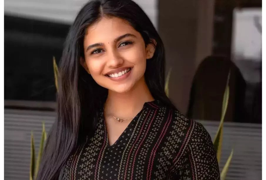 Mamitha Baiju Wiki, Biography, Age, Family, Career, net Worth, beau