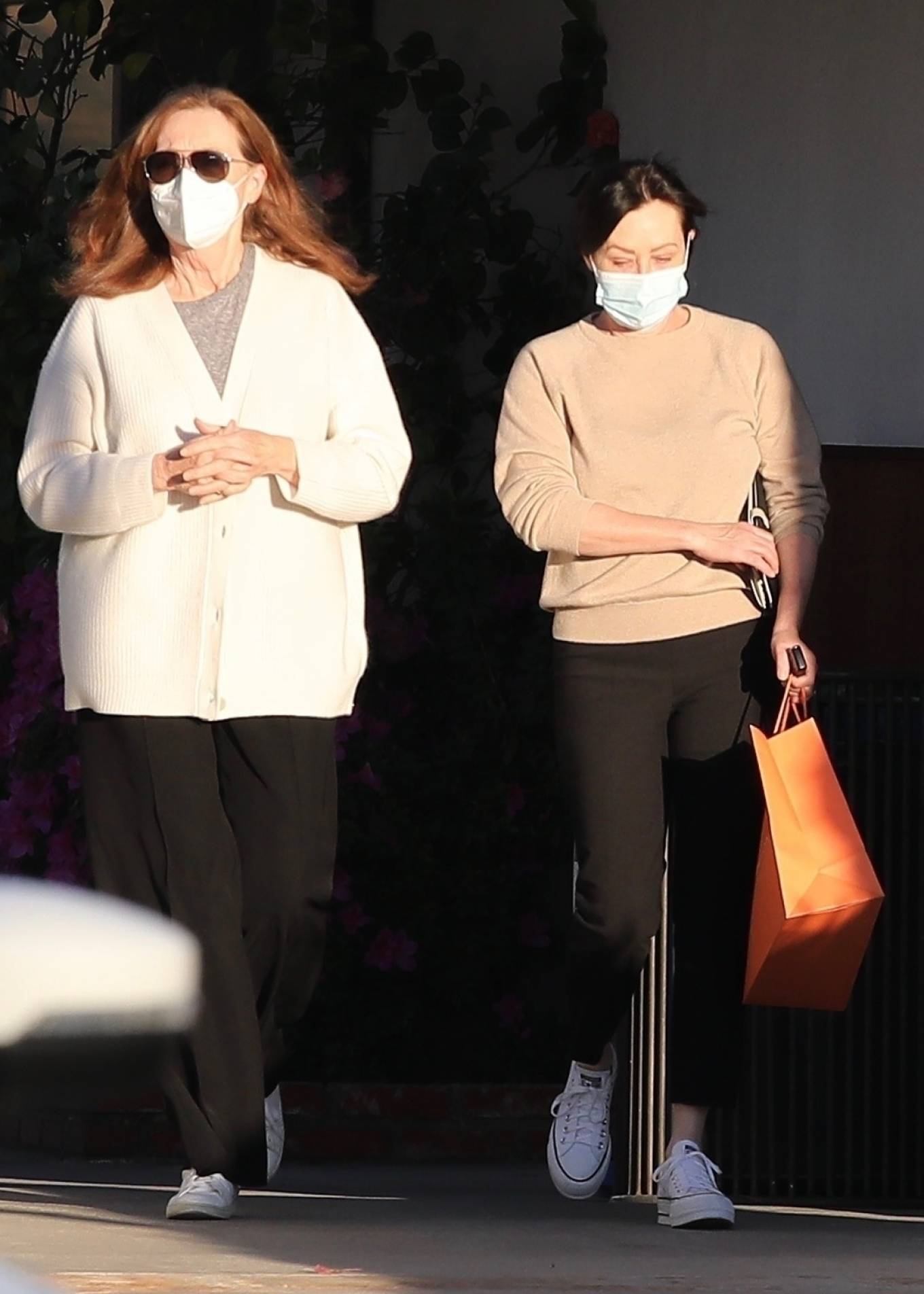 Shannen Doherty With her mother Rosa Elizabeth shopping in Malibu