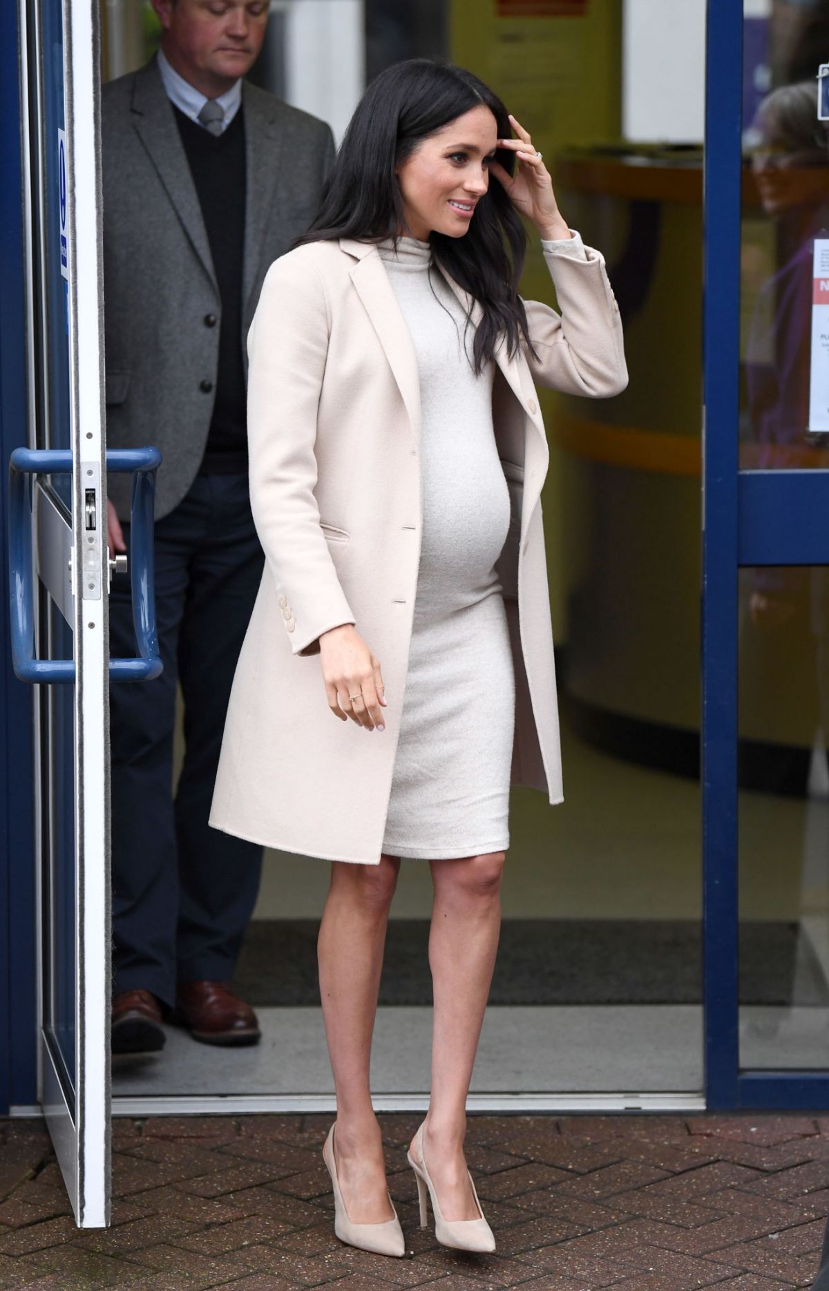 Pregnant MEGHAN MARKLE at Mayhew Animal Welfare Charity in London 01/16