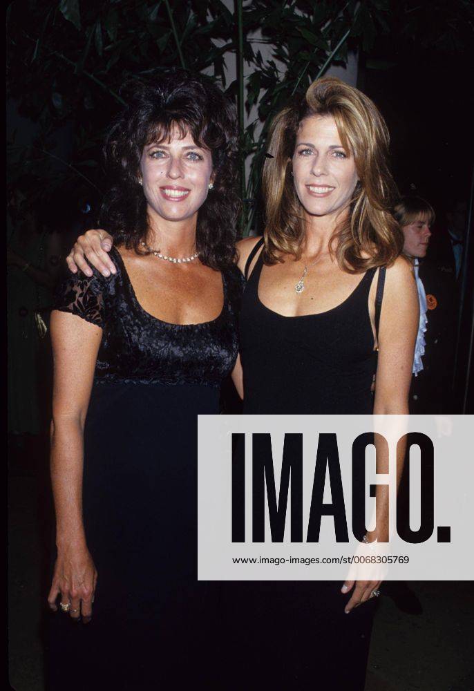 Rita Wilson with her sister Lily Wilson 1994 l9220lr ZUMAg49