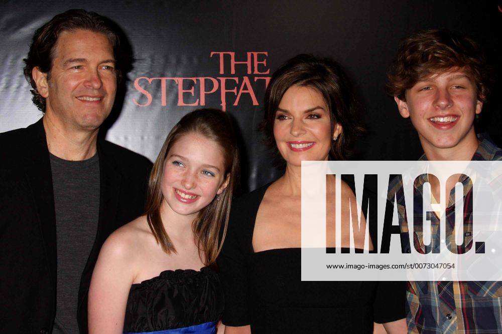 SELA WARD with husband HOWARD SHERMAN, daughter ANNABELLA and son