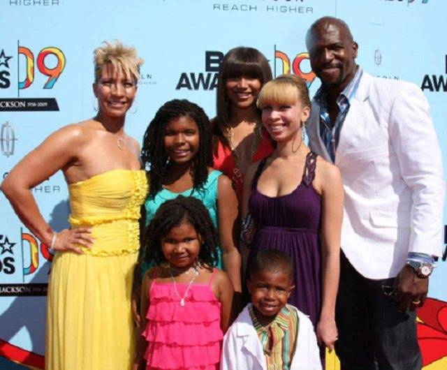Who is naomi burtoncrews and What about her family? letsdiskuss