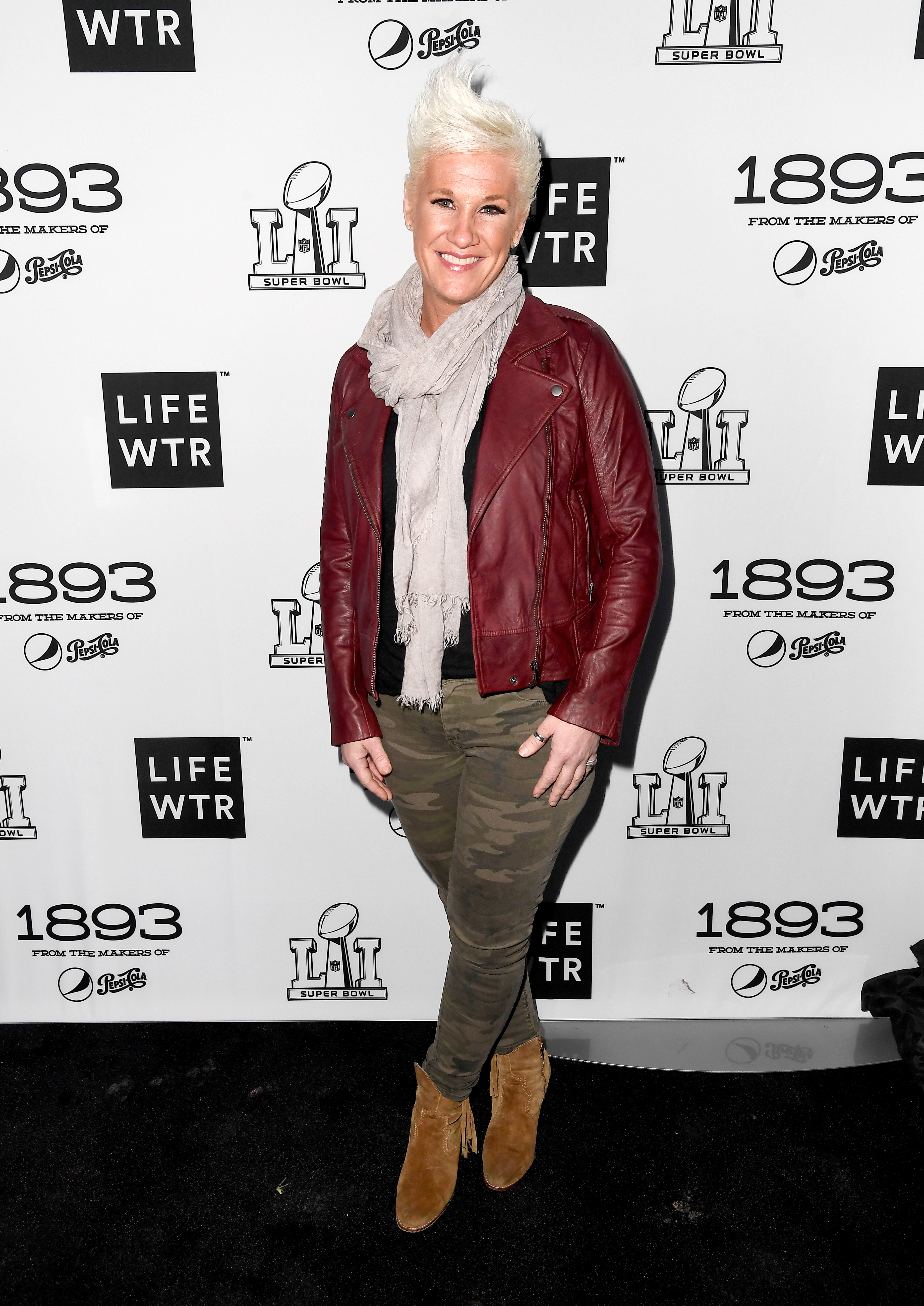 Anne Burrell Weight Loss 2017 — See Her Complete Transformation!