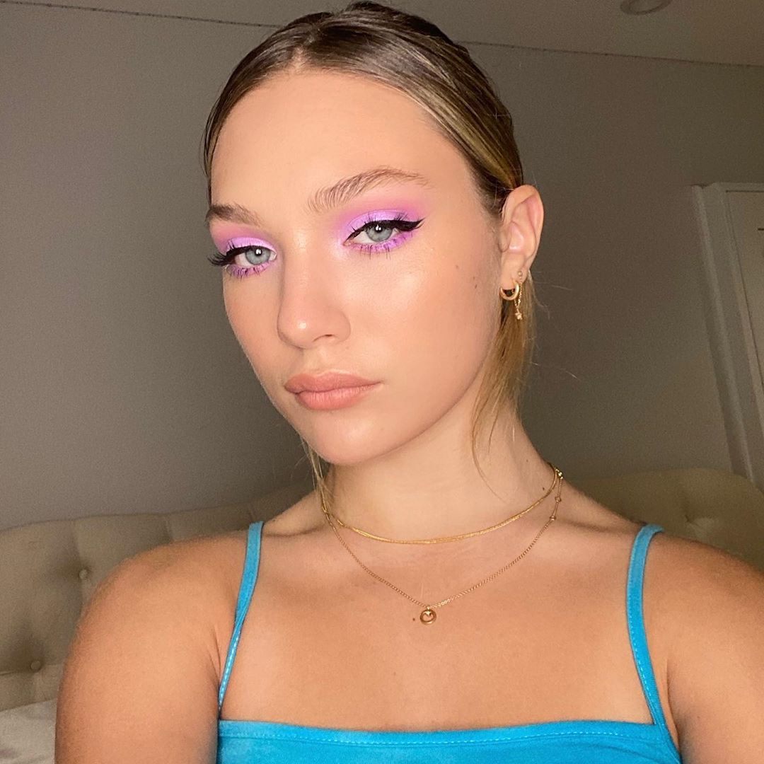 Maddie Ziegler Posts Full Glam Selfies on Instagram Amid Quarantine