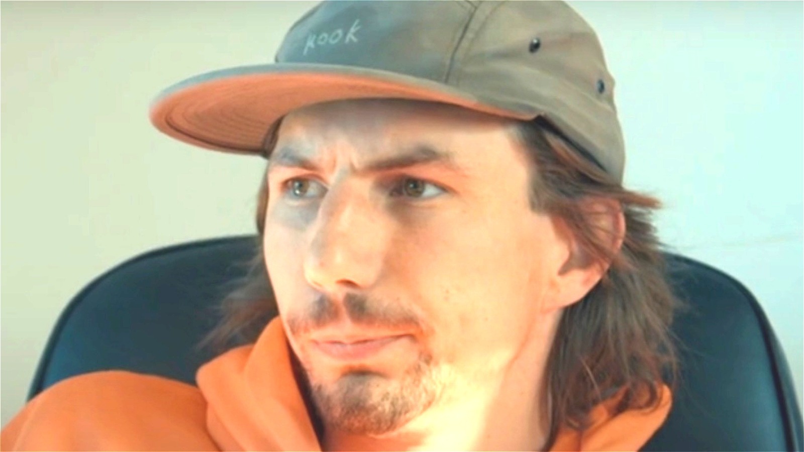 How much does Parker Schnabel actually pay his gold rush crew
