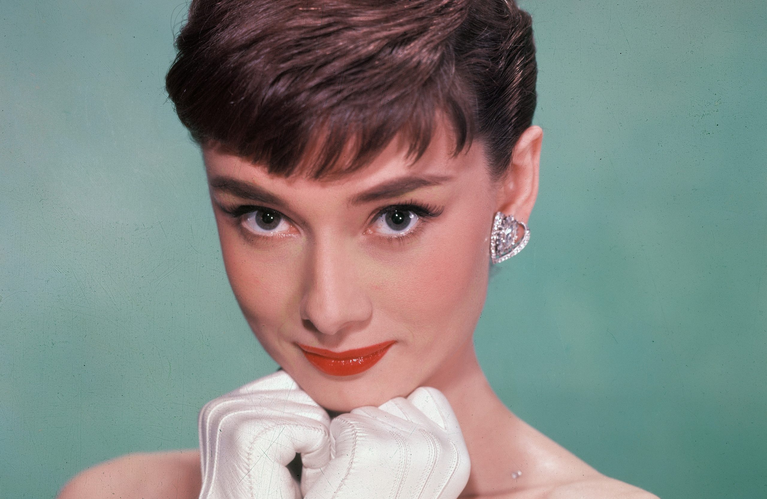 Audrey Hepburn All Body Measurements Including Boobs, Waist, Hips and