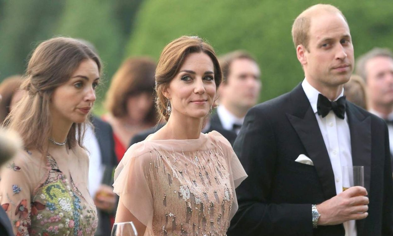 Kate Middleton spotted Prince William with his mistress at an exclusive