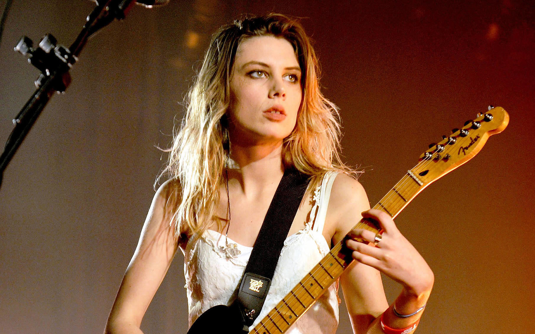 Wolf Alice kündigen neues Album BLUE WEEKEND an und veröffentlichen