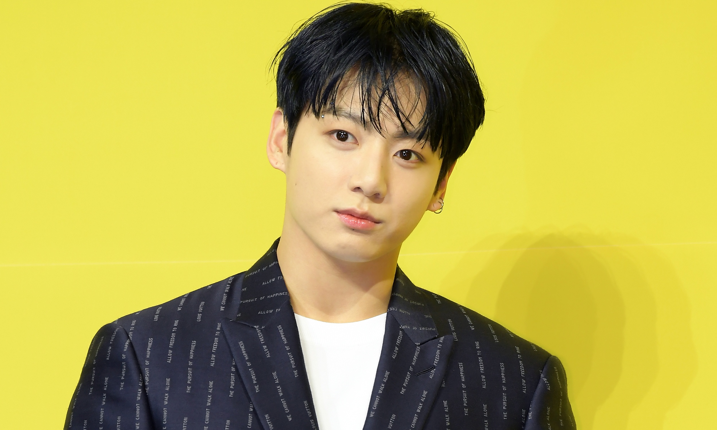 Jung Kook Bio, Age, Net Worth, Height, Girlfriend, Parents, Siblings