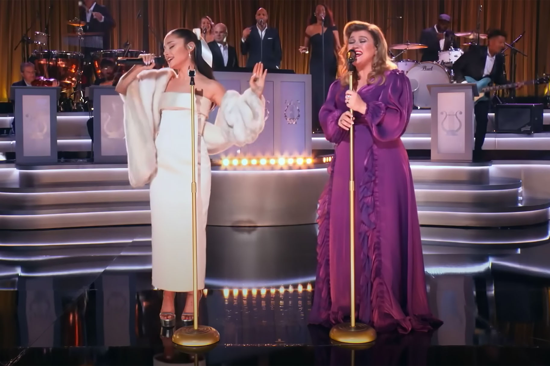 Kelly Clarkson and Ariana Grande Sang a Perfect Duet With No Rehearsal