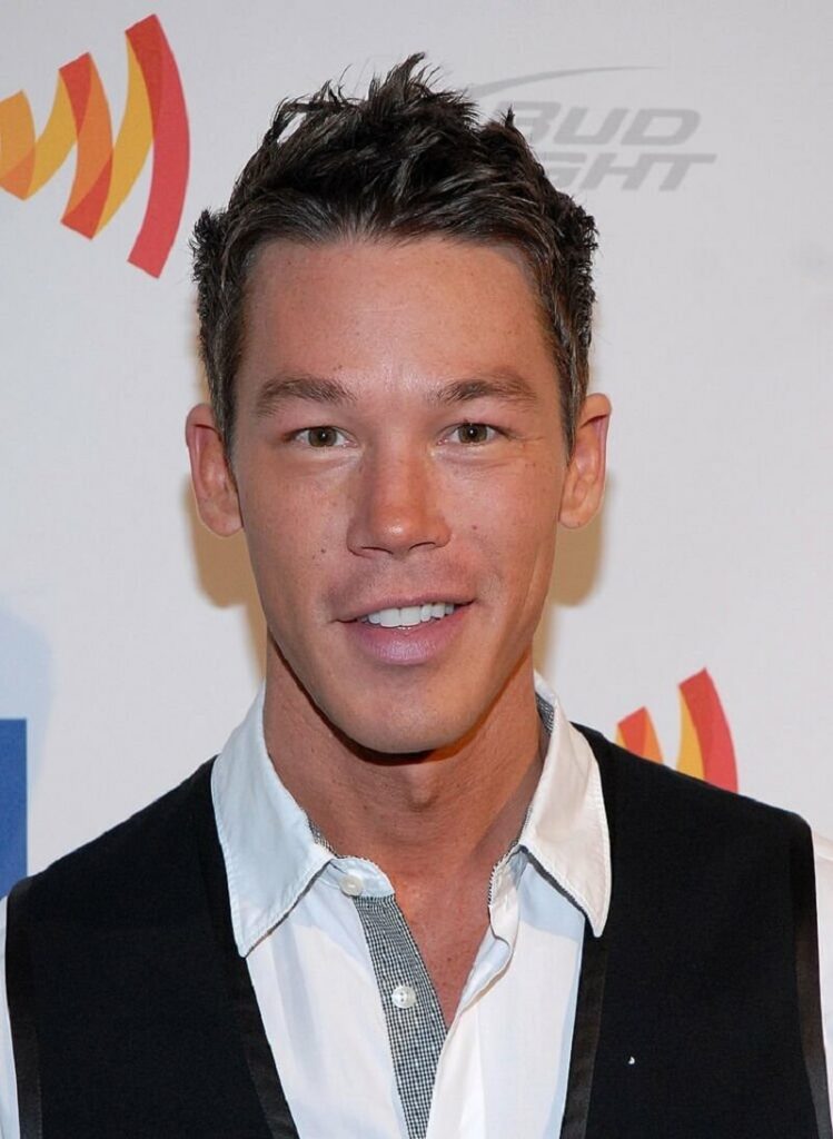 Does David Bromstad Have a Twin Brother?