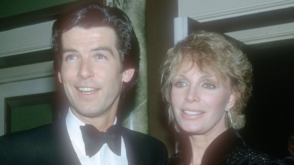 tip rochie Identitate pierce brosnan cassandra harris contaminate