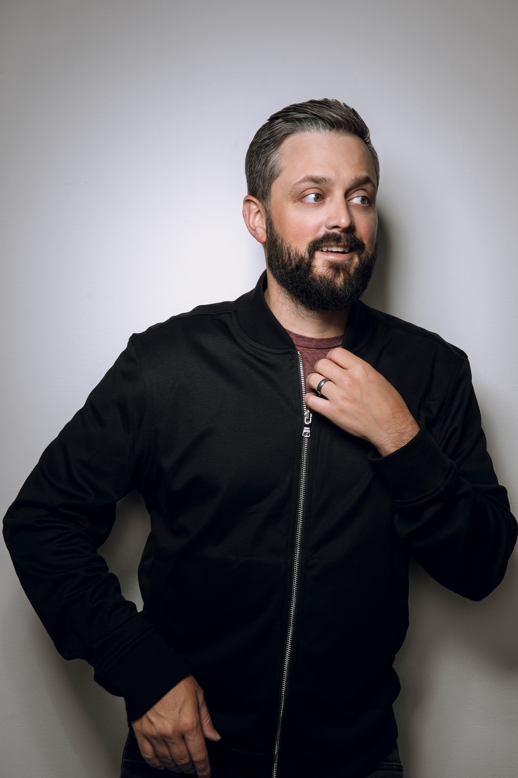 Comedian Nate Bargatze talks honking fans, his magic dad and clean