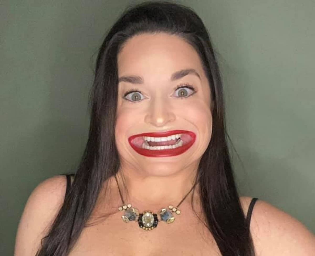 Mulher com a maior boca do mundo revela como ganha R66 mil por post