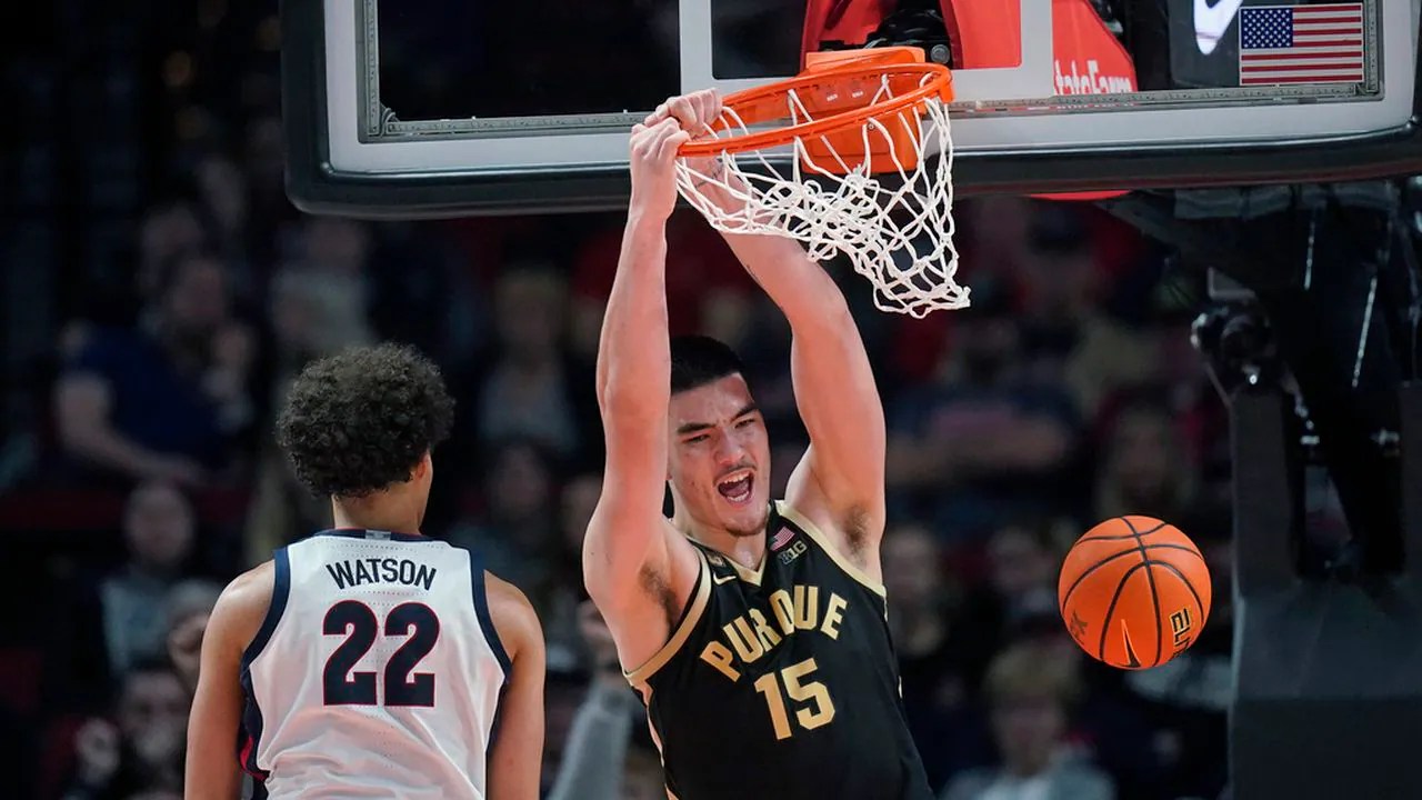 Purdue’s Zach Edey feasts in 2nd half as No. 24 Boilermakers knock off
