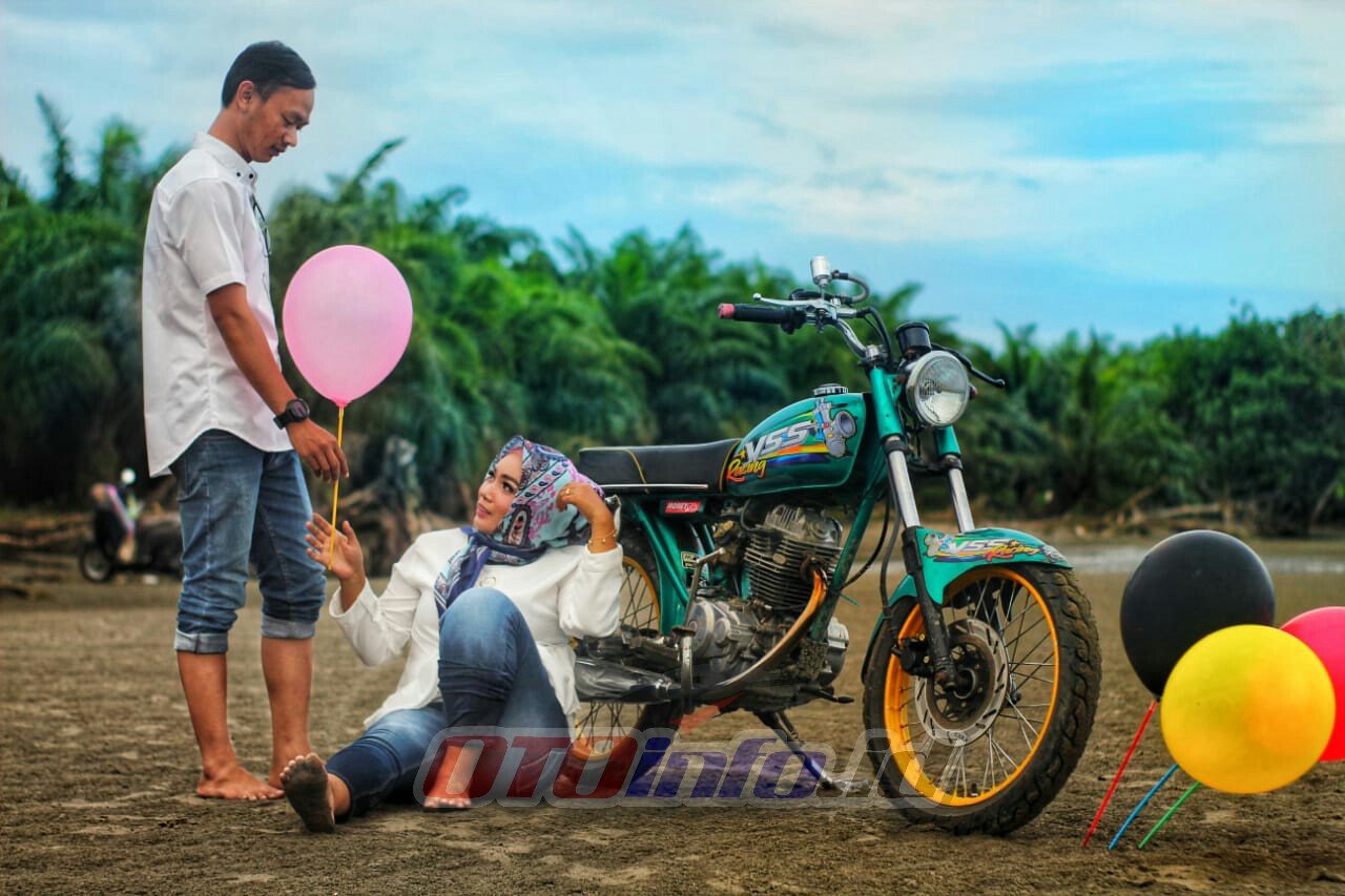 Foto Prewedding Motor Cb Klasik