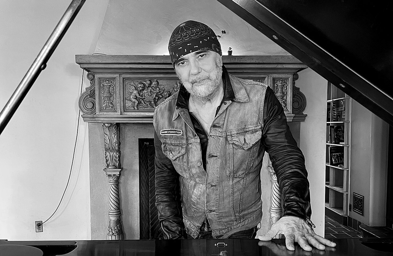 Daniel Lanois Still Believes in Magic