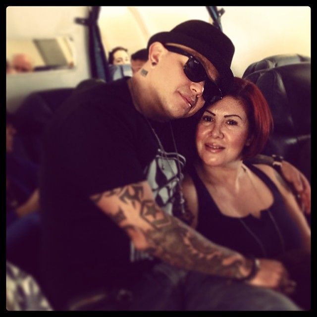 Photo Rey Mysterio Appears Unmasked With His Wife PWMania