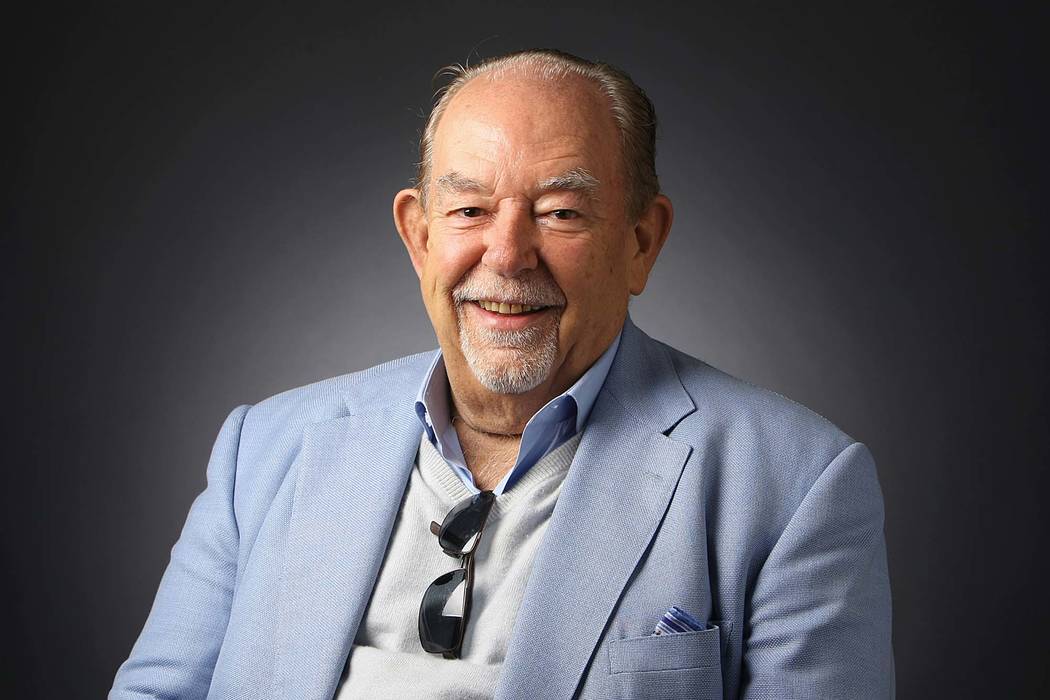 Robin Leach dies, host of ‘Lifestyles of the Rich and Famous