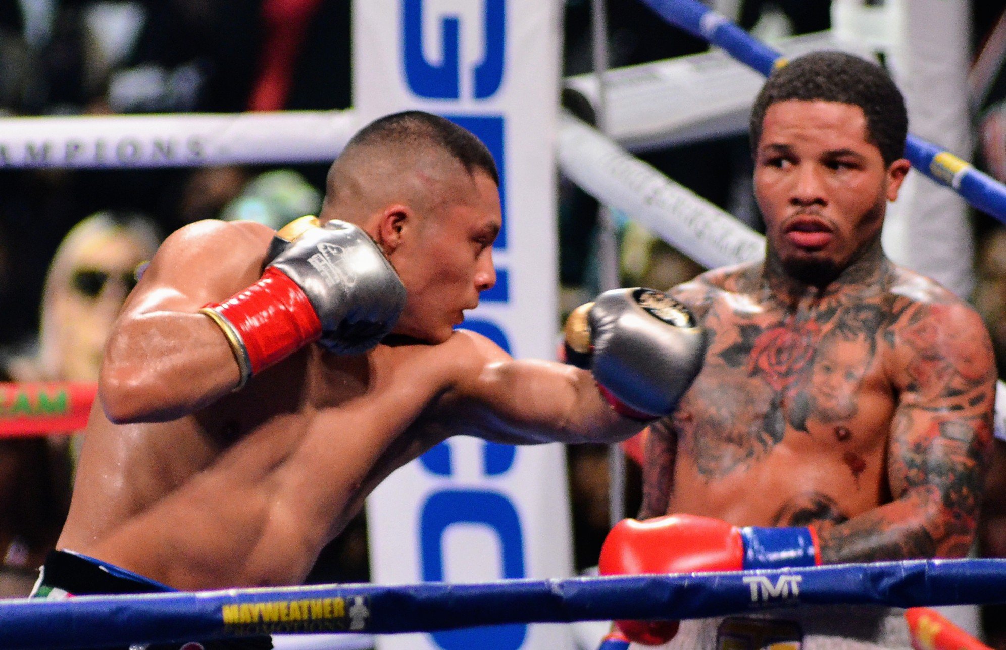 Gervonta Davis fights through injury, outpoints game Isaac Cruz by