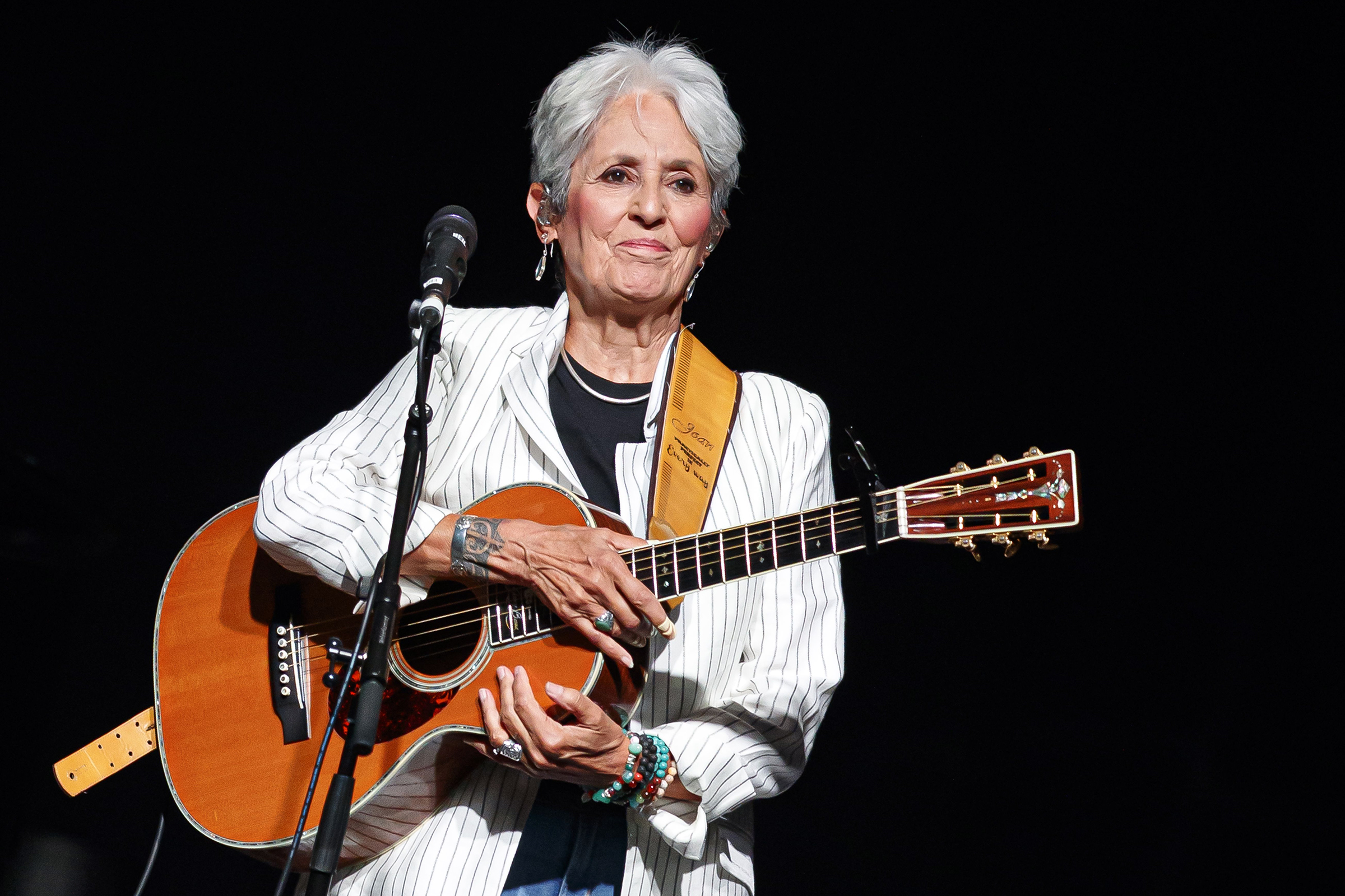 Watch Joan Baez Close Out her Farewell Tour in Spain Rolling Stone