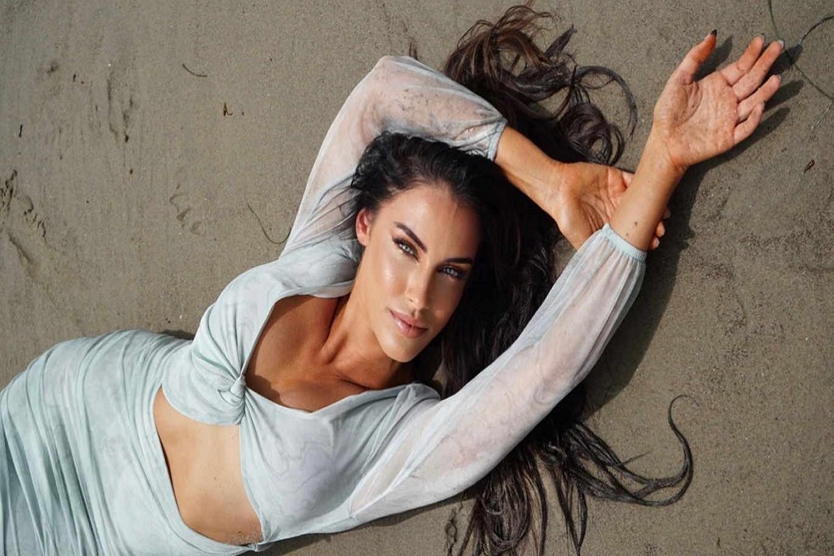 Who are Jessica Lowndes Parents? Meet Dan Lownes SarkariResult