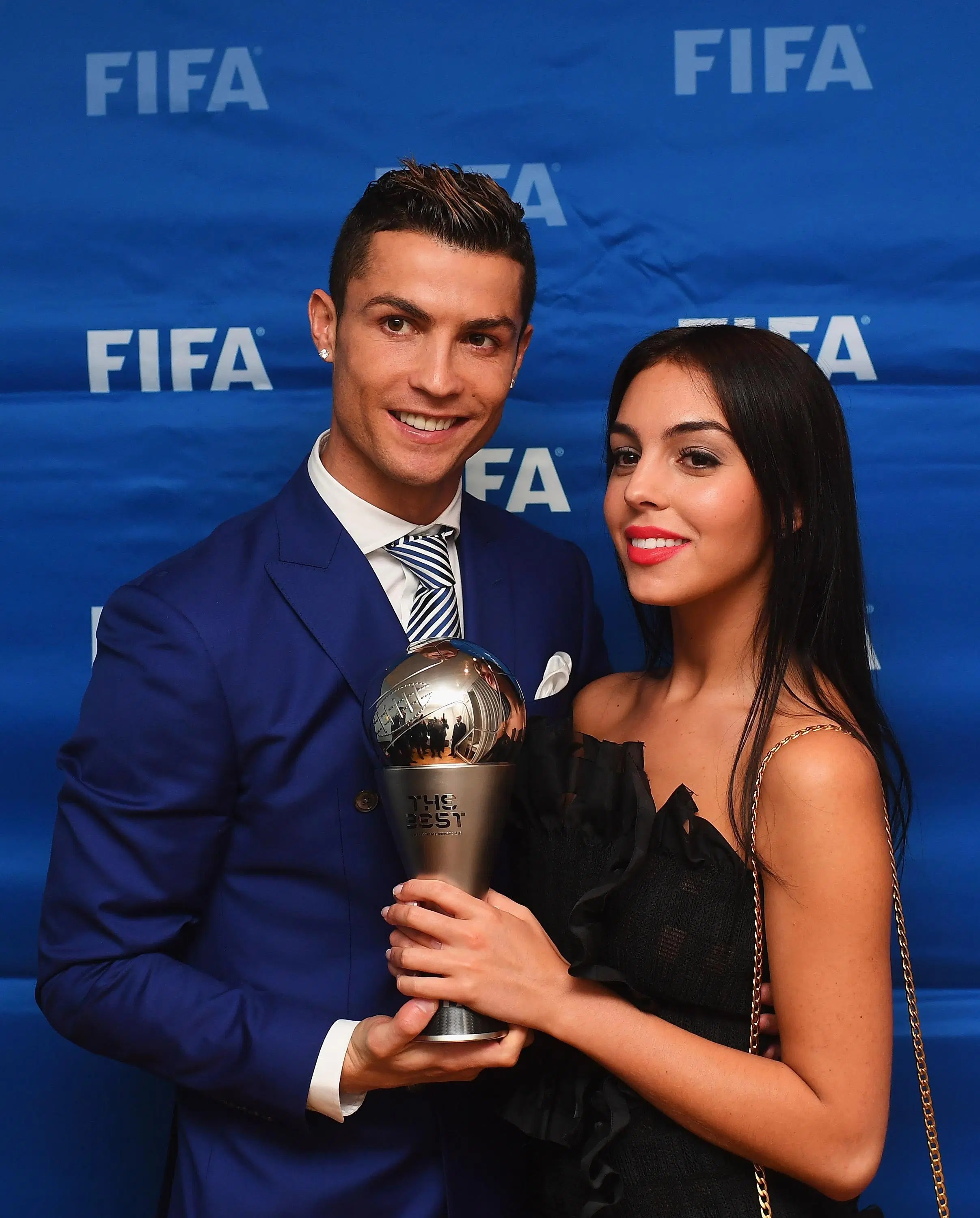 Cristiano Ronaldo vows to marry his girlfriend Rodríguez